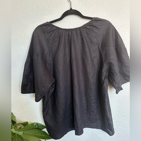 Everlane | The Scoop Top in Linen - Picture 8 of 10